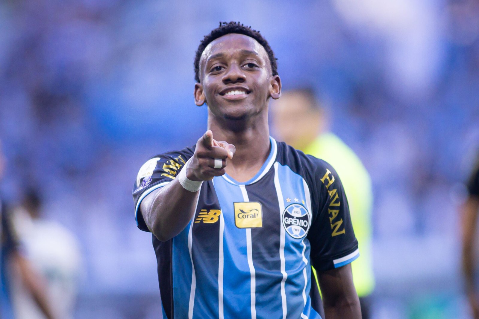 Gabriel Mec: Grêmio recebe proposta do Shakhtar Donetsk; saiba detalhes da negociação